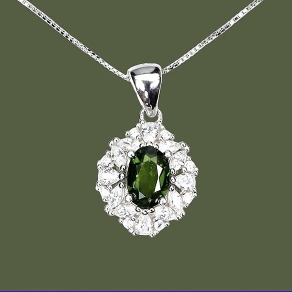 925 Sterling Silver Necklace 18" With Natural Chrome Diopside 7x5mm Gem - Picture 1 of 3